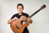 Piotr Krępeć - gitarzysta akustyczny zaliczany do grona gitarzystów fingerstyle