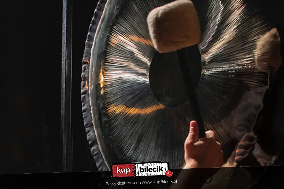 Ceremonia dźwięku w wibracjach gongów, mis tybetańskich i bębnów