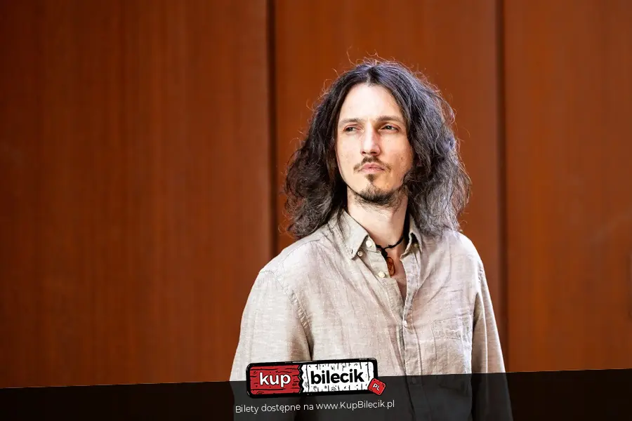 Maciej Tacher śpiewa Krajewskiego. Piękna podróż po twórczości Seweryna Krajewskiego